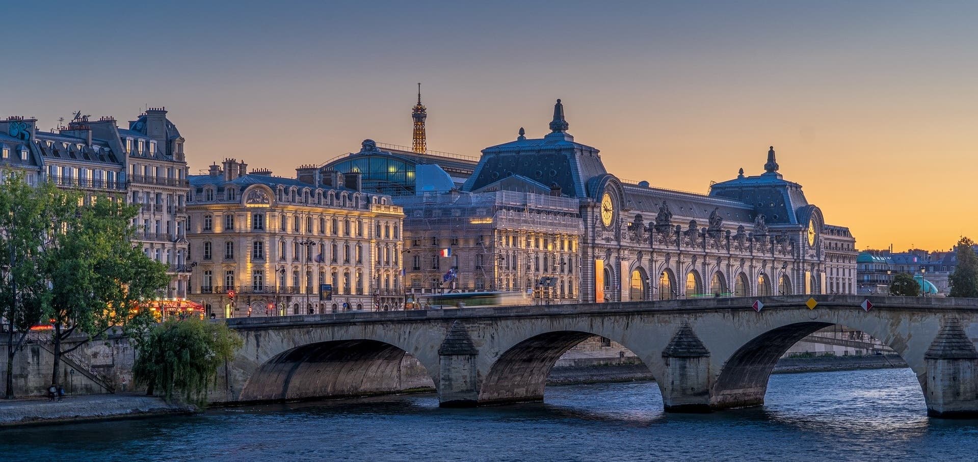 Вивчити французьку, а також пізнати моду і стиль в Парижі